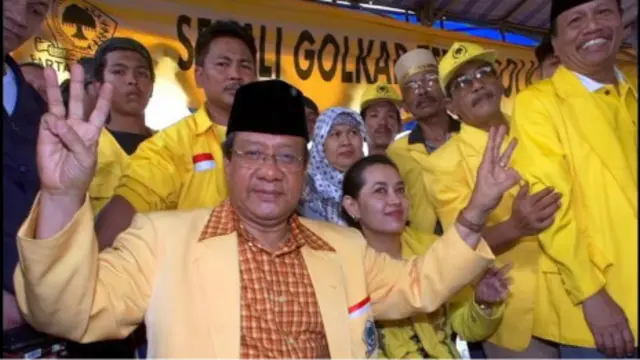 Akbar Tanjung semasa ketua umum Golkar
