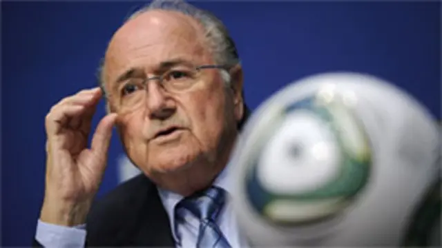 Sepp Blatter sudah lama duduk di kursi presiden Fifa