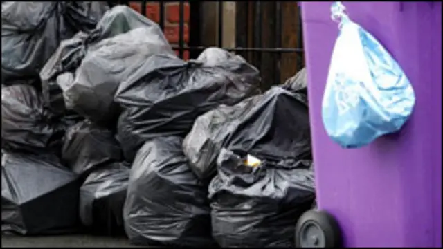 التقرير يحض على الحد من ظاهرة فضلات الطعام الزائد في المجتمعات الغربية