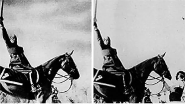 در گوشه عکس راست مردی اسب موسولینی را نگه داشته است