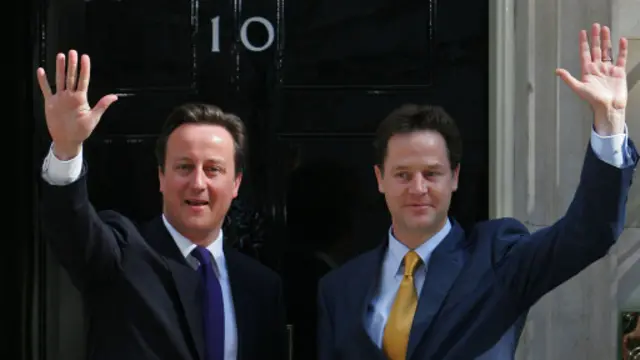 نيك كليج مع ديفيد كاميرون بمقر مجلس الوزراء