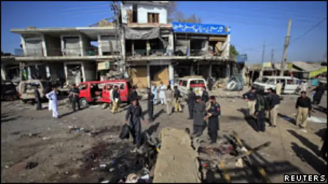 دھماکے میں دوگاڑیاں مکمل طور پر تباہ ہوگئیں 