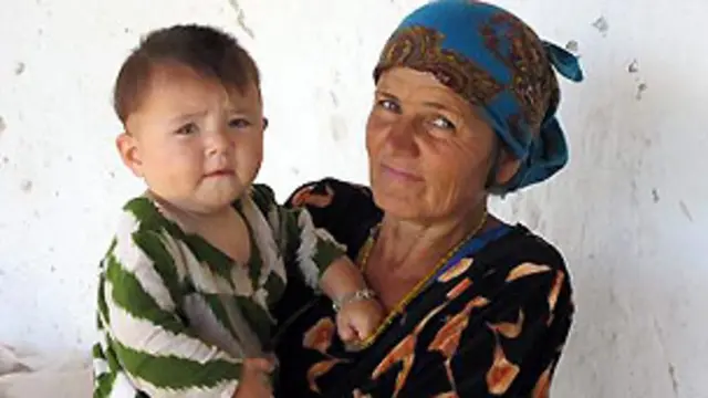 Tort oyoqda turgan xolalar fotosurati Har uchdan biri porno rasmlar