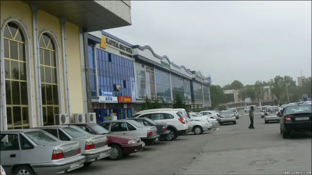 Шу муносабат билан тошкентликлар "Навоий савдо қатори" деганда яхши билишадиган электр жиҳозлари дўконлари ҳамда пойтахтнинг қадимий Ўқчи маҳаллалари ўрнидаги биноларнинг бузилиши охирги йиллардаги энг йирик бузилиш бўлди. 