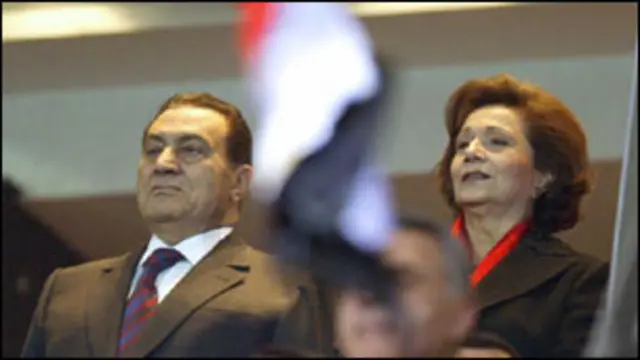 Mubarak dan Istrinya
