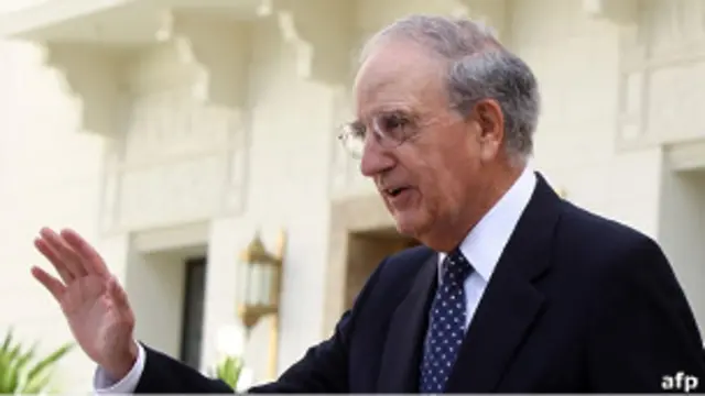 George Mitchell dilaporkan mengundurkan diri karena alasan pribadi