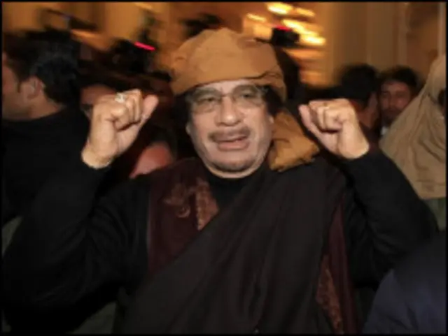 کرنل قذافی پر اقتدار سے علیحدگی کے حوالے سے عالمی دباؤ میں مسلسل اضافہ ہو رہا ہے