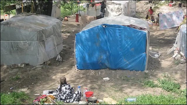 Лўлилар тиклаган "уйлар"