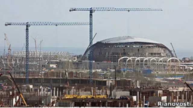 Олимпийский парк в Сочи с видом Большой ледовой арены