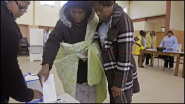 نژدې ۲۵ میلیونه کسانو د رایې کاروونې لپاره خپل نومونه ثبت کړي دي.