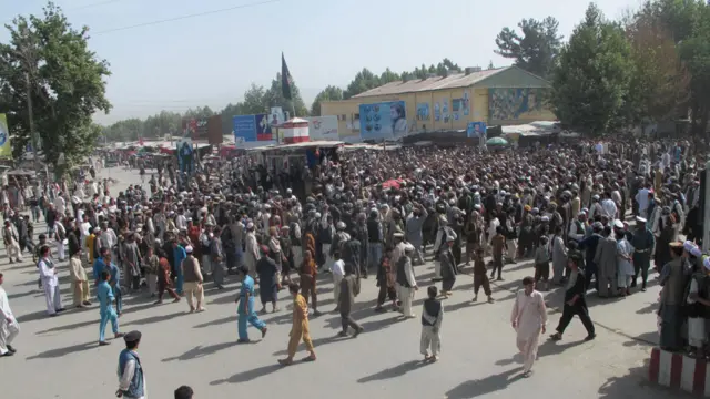 لاریون کوونکو په چوک کې د افغان حکومت او چارواکو پرضد شعارونه ورکول.