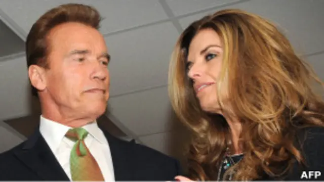 Arnold Schwarzenegger dan istrinya Maria Shriver dalam sebuah acara. 