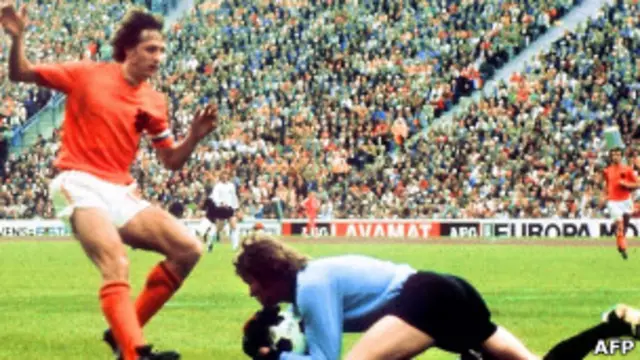 نیدرلینڈز کی ’ٹوٹل فٹبال‘ سے شائقین محظوظ ہوئے