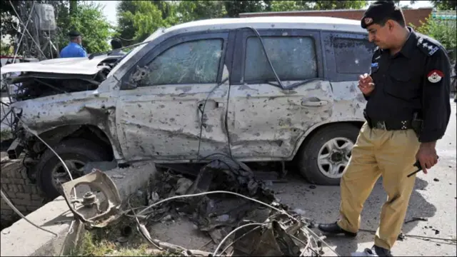 5اپریل 2010 کو صوبہ پختونخوا کے دارالحکومت پشاور میں قائم امریکی قونصل خانے پر حملہ کیا گیا۔ اس حملے میں آٹھ افراد ہلاک ہوئے۔