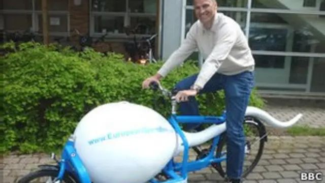 Велосипед в форме сперматозоида