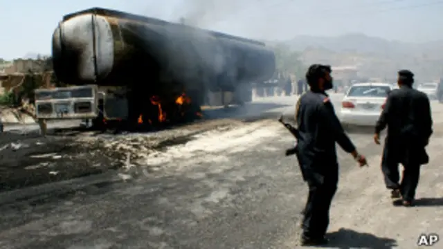 گذشتہ ماہ بھی خیبر ایجنسی ہی کے علاقے میں دو نیٹو گاڑیوں پر ہونے والے حملے میں دو افراد ہلاک ہوگئے تھے