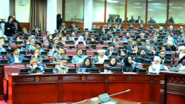 د لوړو زده کړو د قانون په مسوده کې د ملي مصیطلحاتو د ساتنې یا بدلون پر سر اختلاف د دې سبب شو چې د ولسي جرګې له خوا د دغه قانون تصویب یو ځل بیا وځنډول شي.