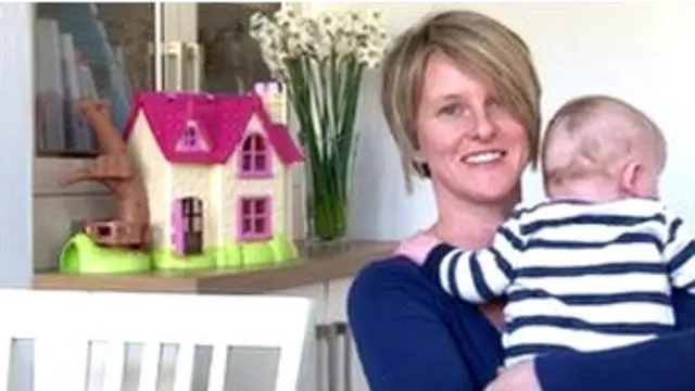 Kellie Lombard y su bebé