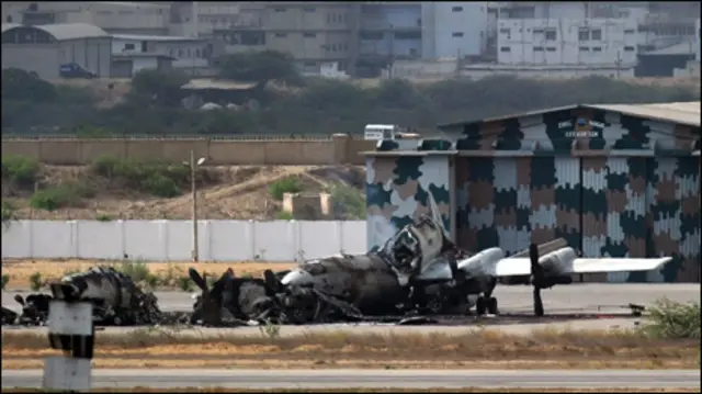 بائیس مئی کی رات چند مسلح افراد کراچی میں واقع پاکستانی بحریہ کے اڈے میں داخل ہو گئے تھے اور وہاں کھڑے دو پی تھری اورین طیاروں کو تباہ کر دیا تھا