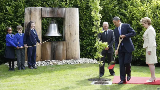 Presiden Barack Obama menanam pohon