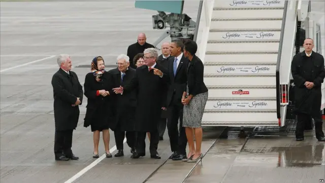 Presiden Obama tiba di Dublin