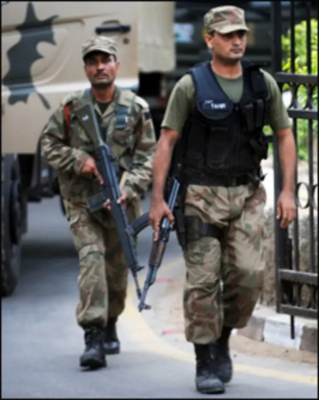 اس کارروائی میں نیوی کے ایک افسر، تین فائر مین سمیت دس اہلکار ہلاک ہوئے ہیں: ایڈمرل نعمان بشیر