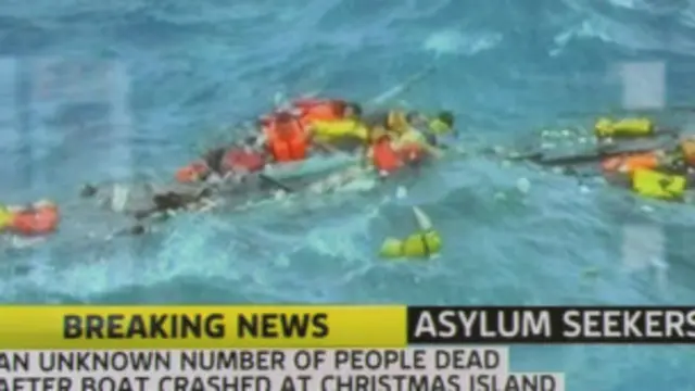 Upaya penyelamatan korban kapal pencari suaka di perairan Australia.