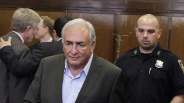 Dominique Strauss-Kahn menunggu sidah di sebuah rumah mewah di Manhattan.