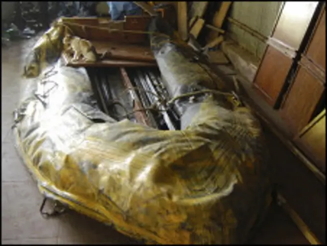 हमलावरों संभवत इसी नाव से मुंबई के तट पर पहुंचे थे औऱ इसी में उनका सेटेलाइट फोन छूटा था.