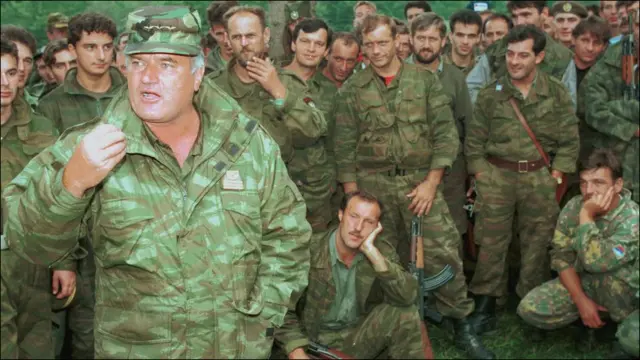 Генерала Младіча вважають однією з головних дійових осіб в облозі Сараєво під час конфлікту на Балканах. 