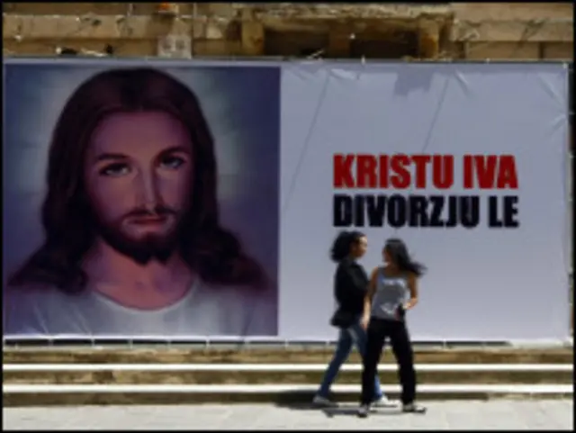 रोमन कैथलिक बहुल माल्टा में कैथलिक चर्च के अभियान के बावजूद तलाक़ के पक्ष मे सहमति हुई