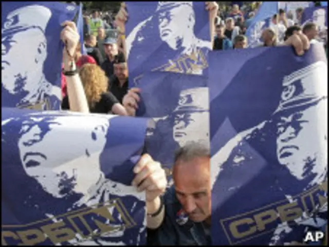 У центрі Бєлграда об'єдналися тисячі демонстрантів, на захист Младіча