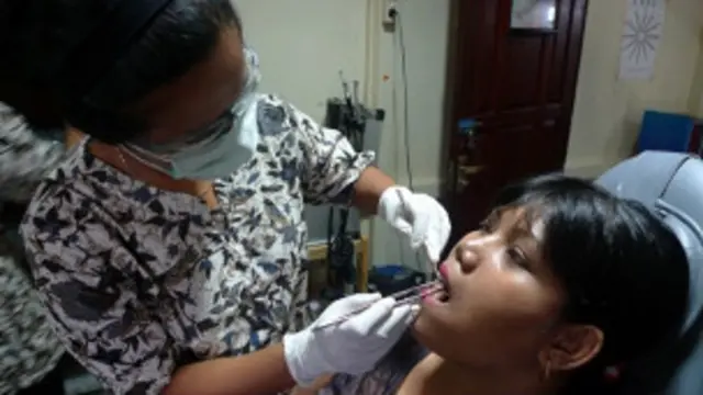 Sebagai dokter gigi, Hotlin sejak awal ingin menolong orang yang membutuhkan.