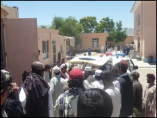 د ګرديز ملكي روغتون ته وړل شويو مړو او ټپیانو ته خلک راټول شوي 