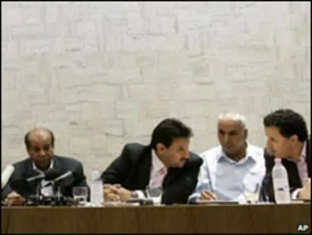 ’حکومتی فوج میں شامل120 افراد اب تک منحرف ہو چکے ہیں‘