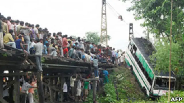 ويل کېږي چې د دغې ترافیکې پېښې د کېدو پر مهال باران اورېده.