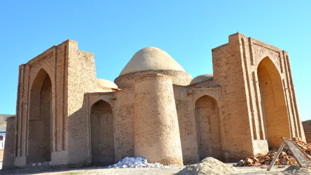 آرامگاه سلطان عبدالرزاق، از بناهای دوره تیموریان هرات در سده نهم هجری.