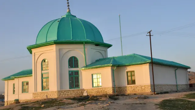 آرامگاه سنایی غزنوی، شاعر و عارف قرن چهارم هجری.