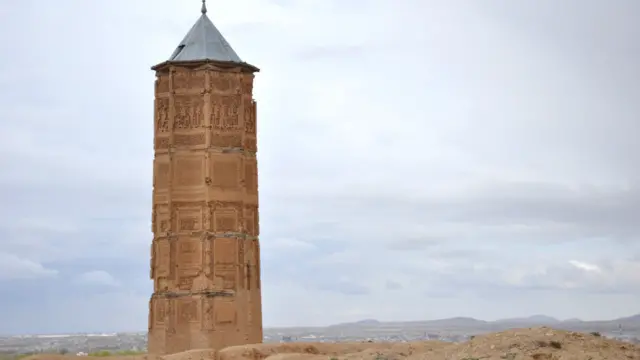 مناره ساخته شده در دوره سلطان ابراهیم غزنوی.