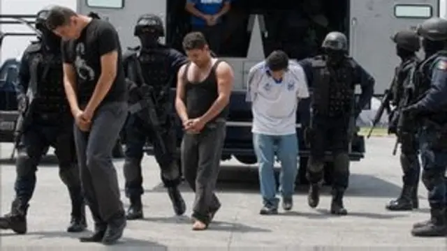 Sejumlah tersangka pengedar obat-obat terlarang ditangkap oleh polisi di Meksiko. 