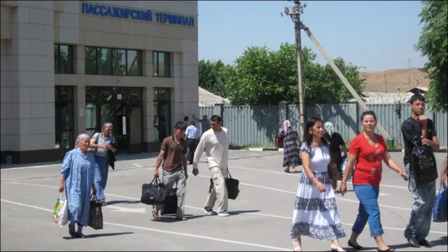 Расмийларга кўра, бу чегара назорат нуқтасидан кунига Ўзбекистондан Қозоғистонга беш мингга қадар йўловчи ўтади.