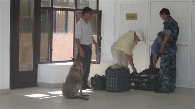 Шубҳали кўринган юклар қўшимча синчиковлик билан текширилади. 