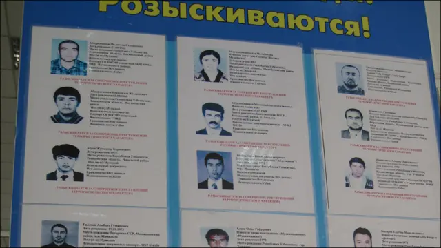 Қидирувда бўлган инсонлар рўйхати чегара назорат нуқтасининг энг кўринарли ерига илиб қўйилган. 