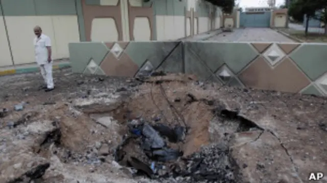 آثار غارات على باب العزيزية