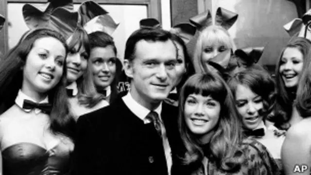 Hugh Hefner en el club Playboy en los años 60