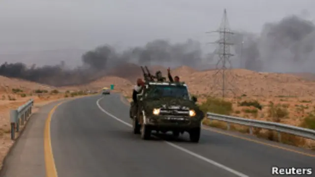 قوات المعارضة قرب بلدة الزنتان غربي ليبيا