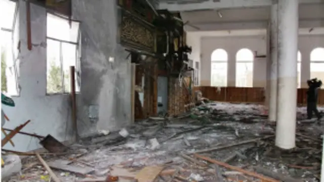 Presiden Saleh terluka dalam serangan roket terhadap masjid kompleks kepresidenan hari Jumat (3/6) 