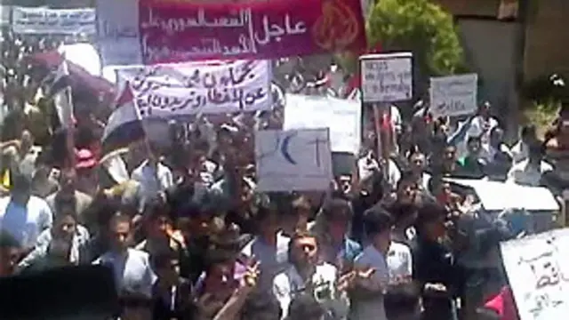 Unjuk rasa di kota Hama 01/07