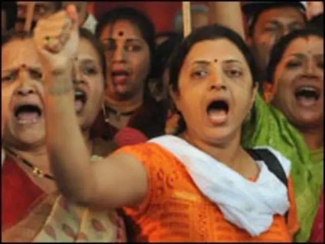 बाबा रामदेव के समर्थकों ने कई जगहों पर प्रदर्शन किए हैं.