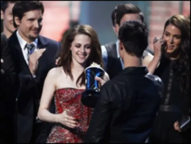 کرسٹین سٹیورٹ کو بہترین اداکارہ کا ایوارڈ ملا